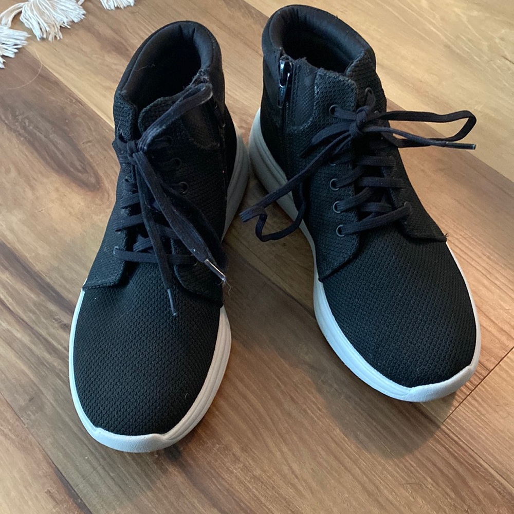 Clarks high top sneakers 6 1/2 - Picture 1 of 5